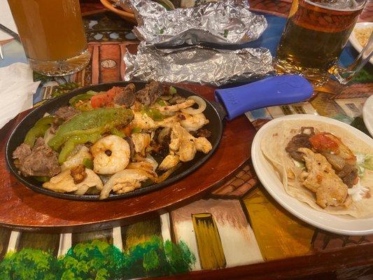 Fajitas Cazueladas and beer!