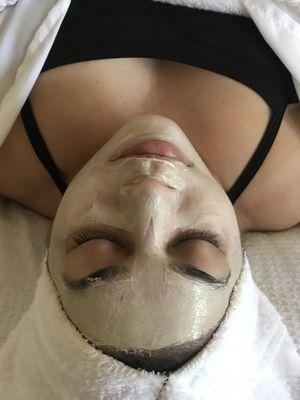 Nourishing Vitamin C mask to brighten and tighten.