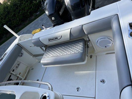 Transom seat and bolsters