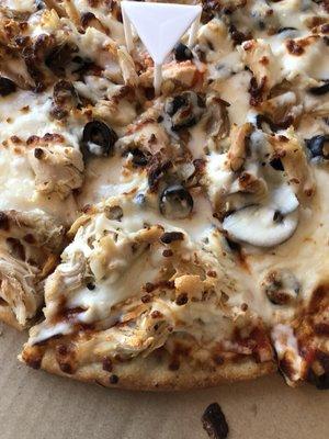 Pizza with chicken mushrooms and olives.