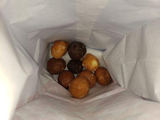 I ordered the 10 munchkins and as you can see they're basically all on the bottom of the bag.  Miniature miniature