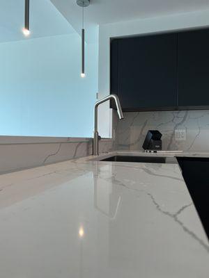 Quartz Countertop & Backsplash