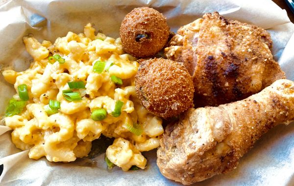 Two piece fried chicken w/side of mac n cheese