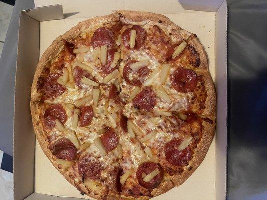 Medium Pepperoni pizza with pineapple