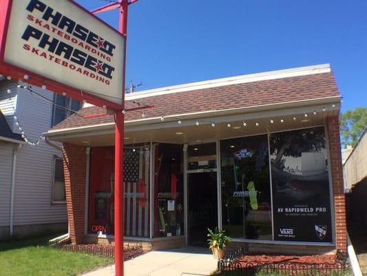 The view of the shop from State Street.