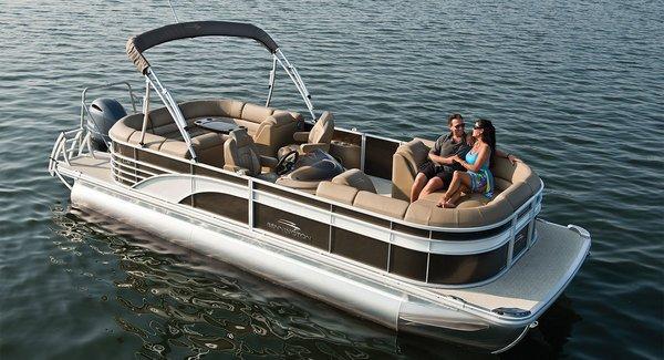 This Bennington 18 ft. Pontoon boat is a multi use platform. This boat is powered by a Yamaha 60 HP quiet four stroke engine.