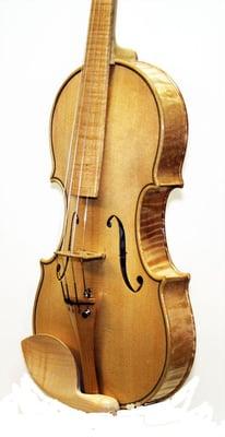 MASTER GRADE VIOLIN
"BLANCO ROSA DELICATO." 
TRANSLATION: BEAUTIFUL WHITE ROSE..
GUARNERI  DEL GESU
PATTERN.