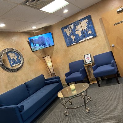 Our cozy waiting room with hardly  a wait time.