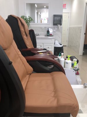 6 pedicure chairs with massage remote