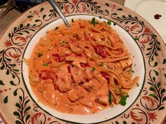 Fettuccine w Alla Vodka sauce & added chicken