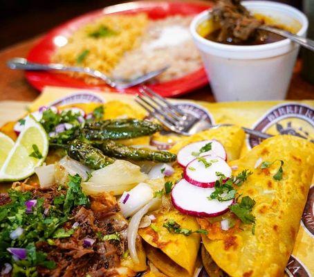 Tacos dorados, vapmiros, frijoles y arroz, and consomes