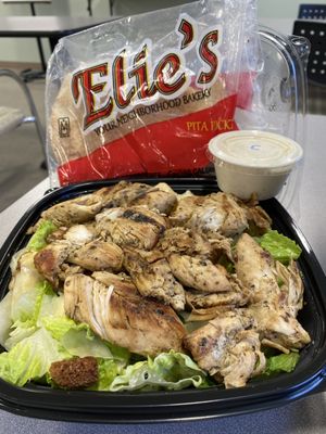 Chicken Caesar salad with pita