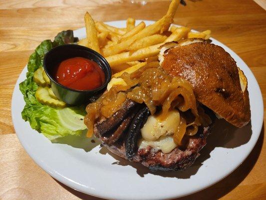 Smokehouse Burger w/French Fries