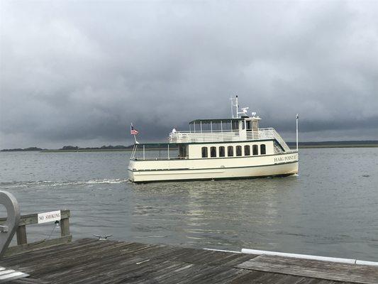 Ferry leaving Melrose Landing