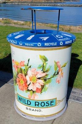 Charming garbage and recycling bins