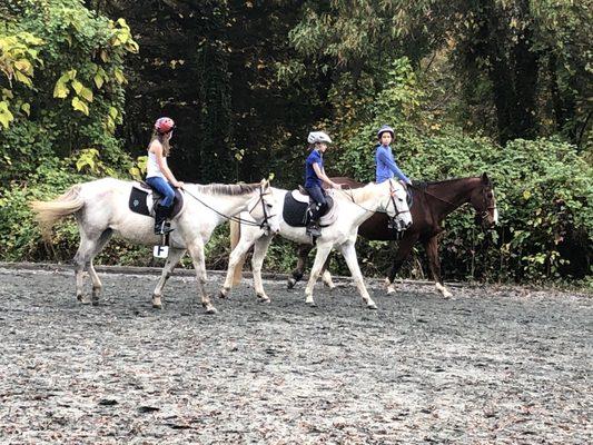 Increase children's confidence on horseback.