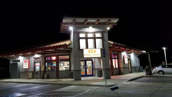 I5 Food Mart Coalinga at night.