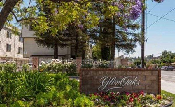 Glenoaks Town Homes