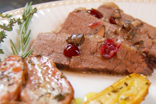 slow-roasted cranberry and portobello flat-cut brisket & herbed fingerlings