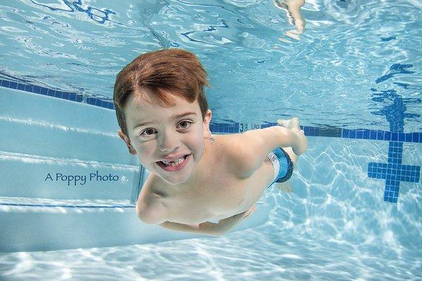 Underwater Mini Session with A Poppy Photo