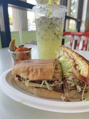 Carnitas, Curtido y Agua de pepino