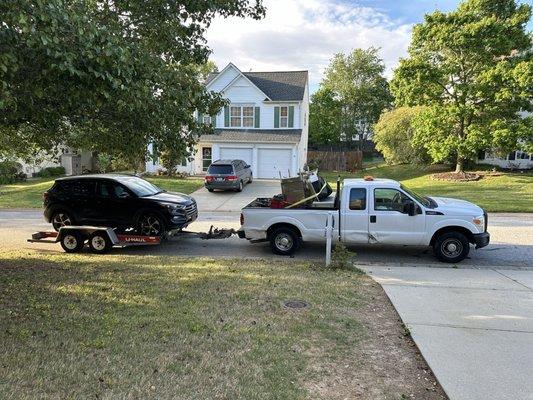 The employee of Dell Barstow towing the Tucson 2016 back to Utah after buying the car that wouldn't run.