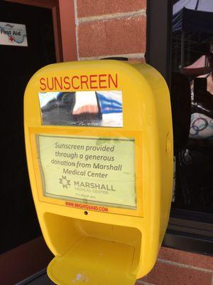 Free sunscreen!!! All pools should have this! Brilliant!!!