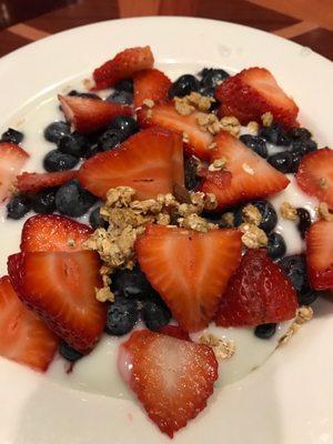 Yogurt granola bowl with fresh fruit