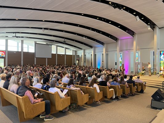 Sunday morning worship in the sanctuary at West Des Moines Christian Church