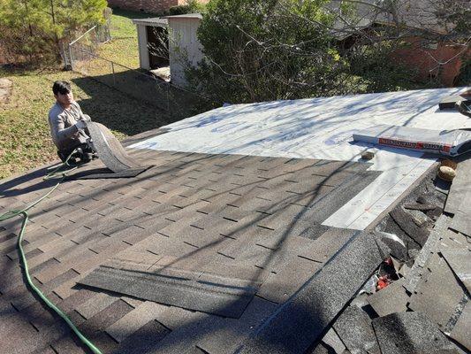 Quality roof installation .