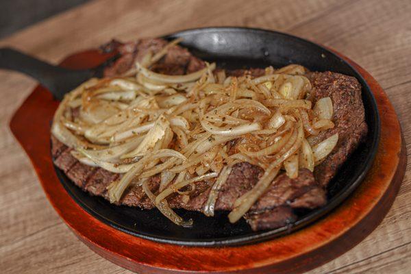 CARNE ASADA ENCEBOLLADA