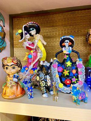 Cute Peruvian art sculptures and souvenirs! All handmade from Peru.