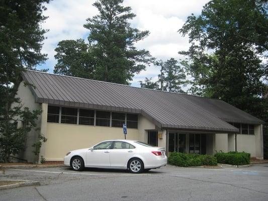 This is the entire building. Objects in the car's mirror are exactly as small as they appear.