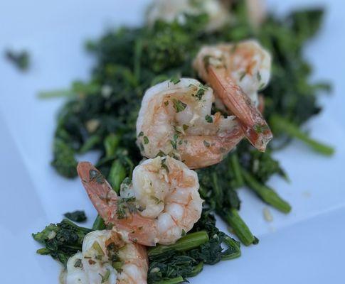 Shrimp with broccoli rabe