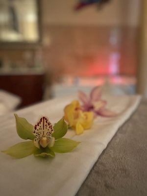 Relaxing hot tub for two is available at Kao Thai Massage