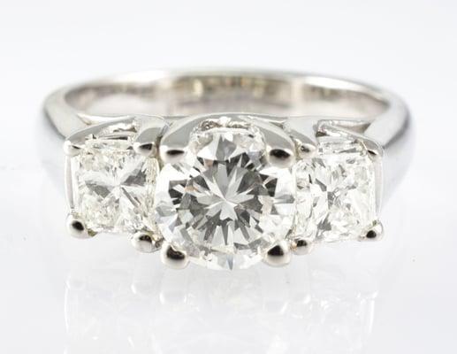 14 Kt White Gold Engagement Diamond Ring