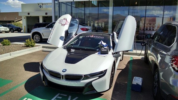 Repairing windshield on BMW I 8 at Winslow BMW