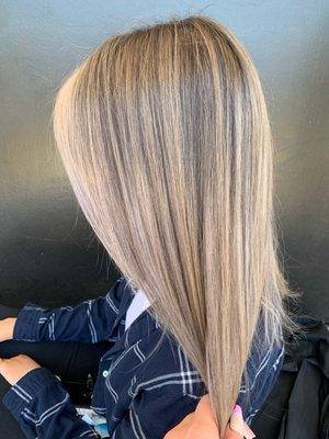 Highlights done by Karina/Instagram: @loveekarina_