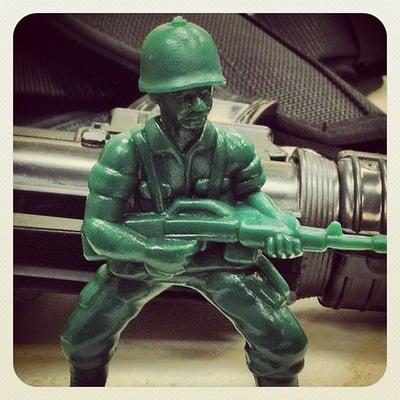 Now who doen't love little green army men??  Do you remember these's..