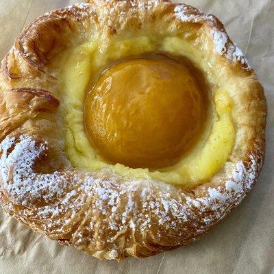 Apricot Vanilla Croissant - flaky & refreshing