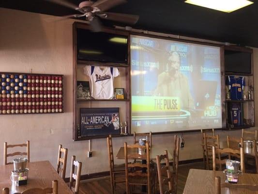 Monster screen for big games!! 4 55" TVs are also available.