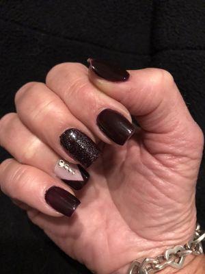 Burgundy nails with design