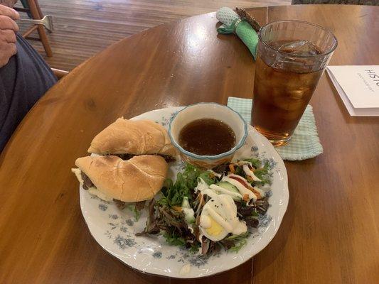 French dip and tossed salad with peach tea