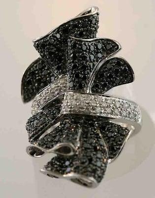 18KW Gold Black Diamond Ribbon Ring