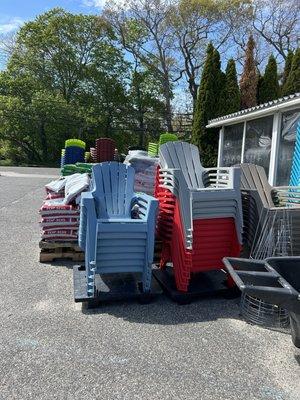 So many Adirondack chairs, so little time..how can I chooooossee