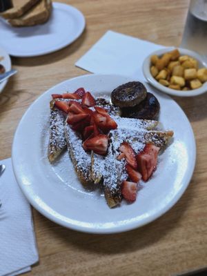 French Toast with Fresh Strawberries