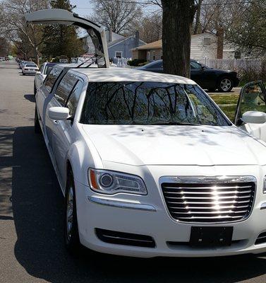 Kings Executive Limo Chrysler 14 Passenger 2