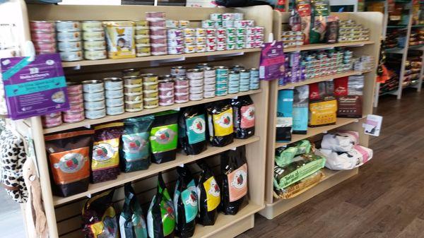 Pacino's Pet Pantry & Spa also carries quality, healthy food and treats for cats!