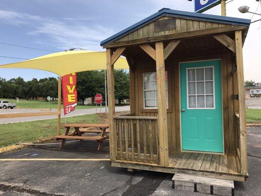 New Orleans Style Shaved Ice! Our ice doesn't have a chunk or crunch! At Tornado Snow, you will only receive the finest:-)