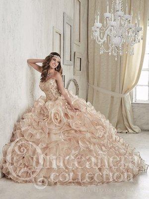 Bluch Quinceañeras